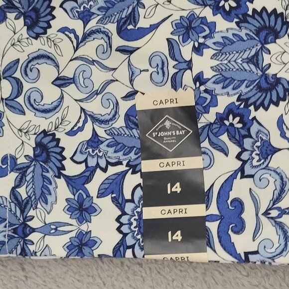 NWT St. Johns Bay Womens White Amanda Paisley Capri Pants Size 14 JCT - Picture 7 of 9